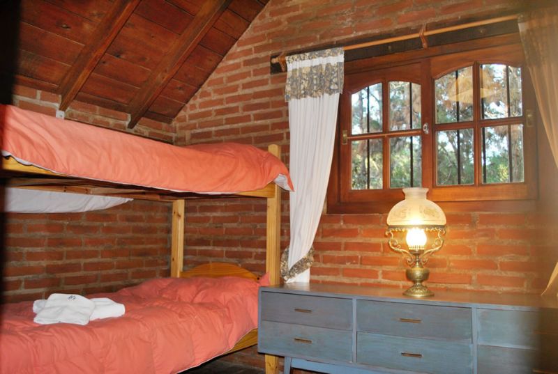 CABAÑAS: ALFONSINA Y FEDERICO. de Poetas del Bosque