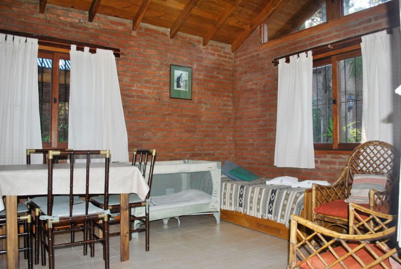 CABAÑAS: JUANA Y MANUEL. de Poetas del Bosque