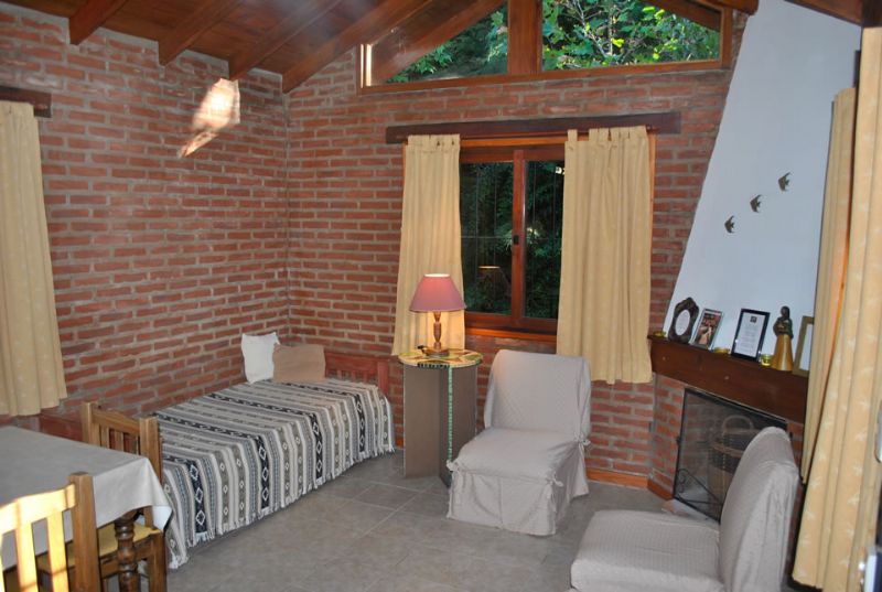 CABAÑAS: JUANA Y MANUEL. de Poetas del Bosque