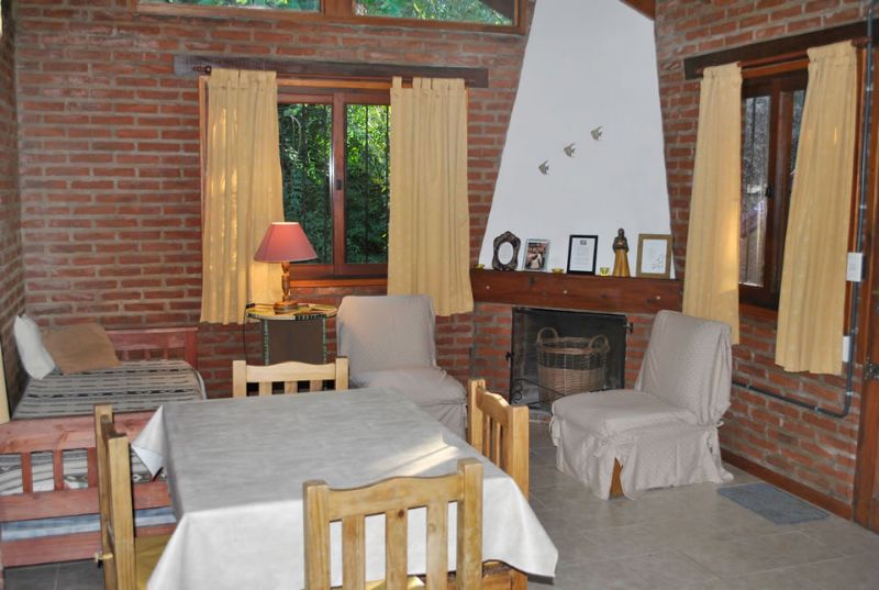 CABAÑAS: JUANA Y MANUEL. de Poetas del Bosque