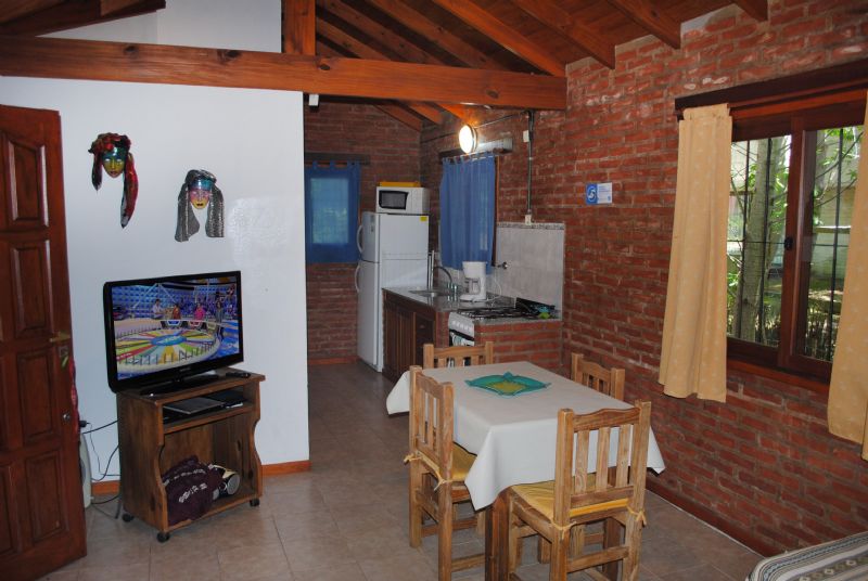 CABAÑAS: JUANA Y MANUEL. de Poetas del Bosque