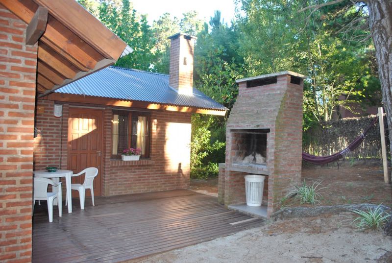 CABAÑAS: JUANA Y MANUEL. de Poetas del Bosque