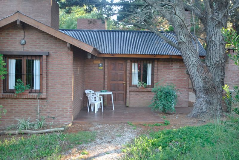 CABAÑAS: JUANA Y MANUEL. de Poetas del Bosque