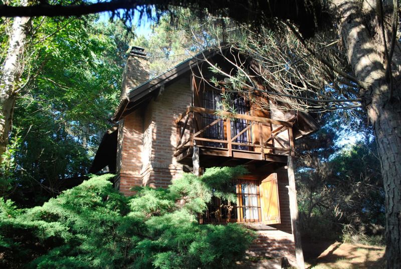 CABAÑAS: ALFONSINA Y FEDERICO. de Poetas del Bosque